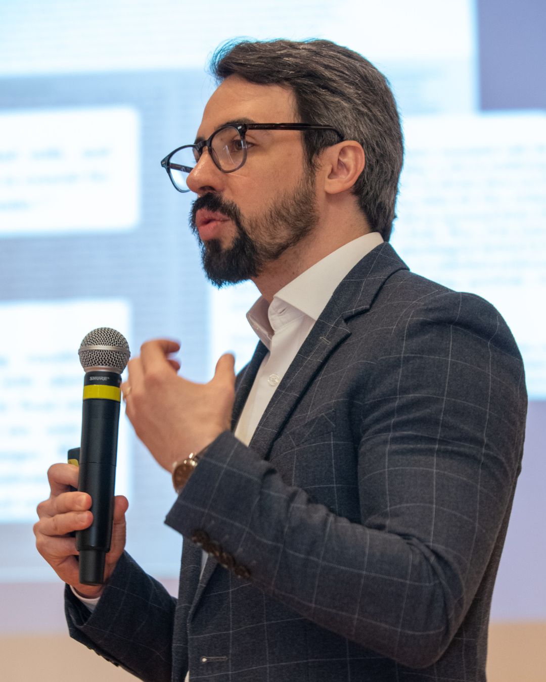 João Motarelli palestrando